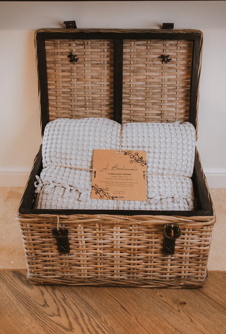 Narzuta z frędzlami: szara