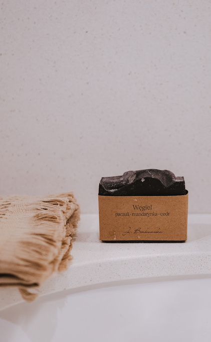 Mydło naturalne: węgiel-paczuli-mandarynka-cedr